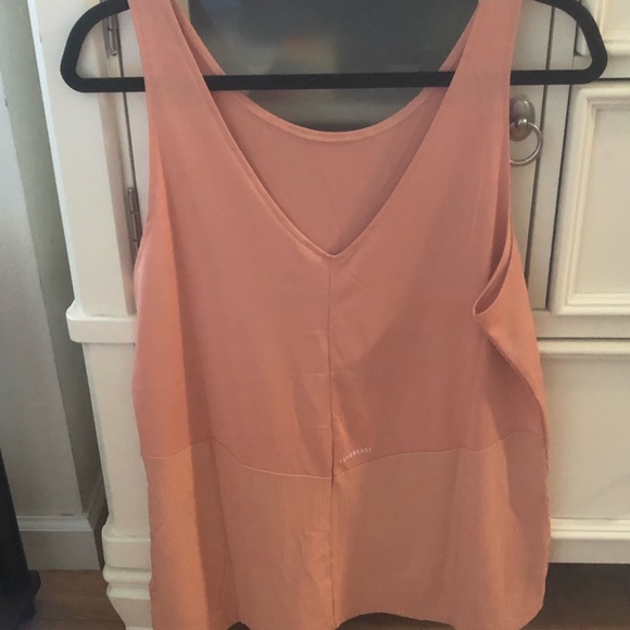 Peach size L brand new workout shirt. Did not use, it did not fit me. - Picture 3 of 3